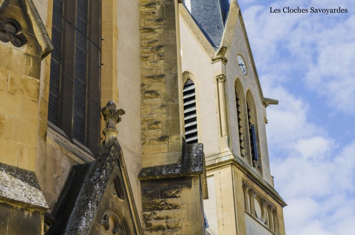 Détail du clocher et du transept.